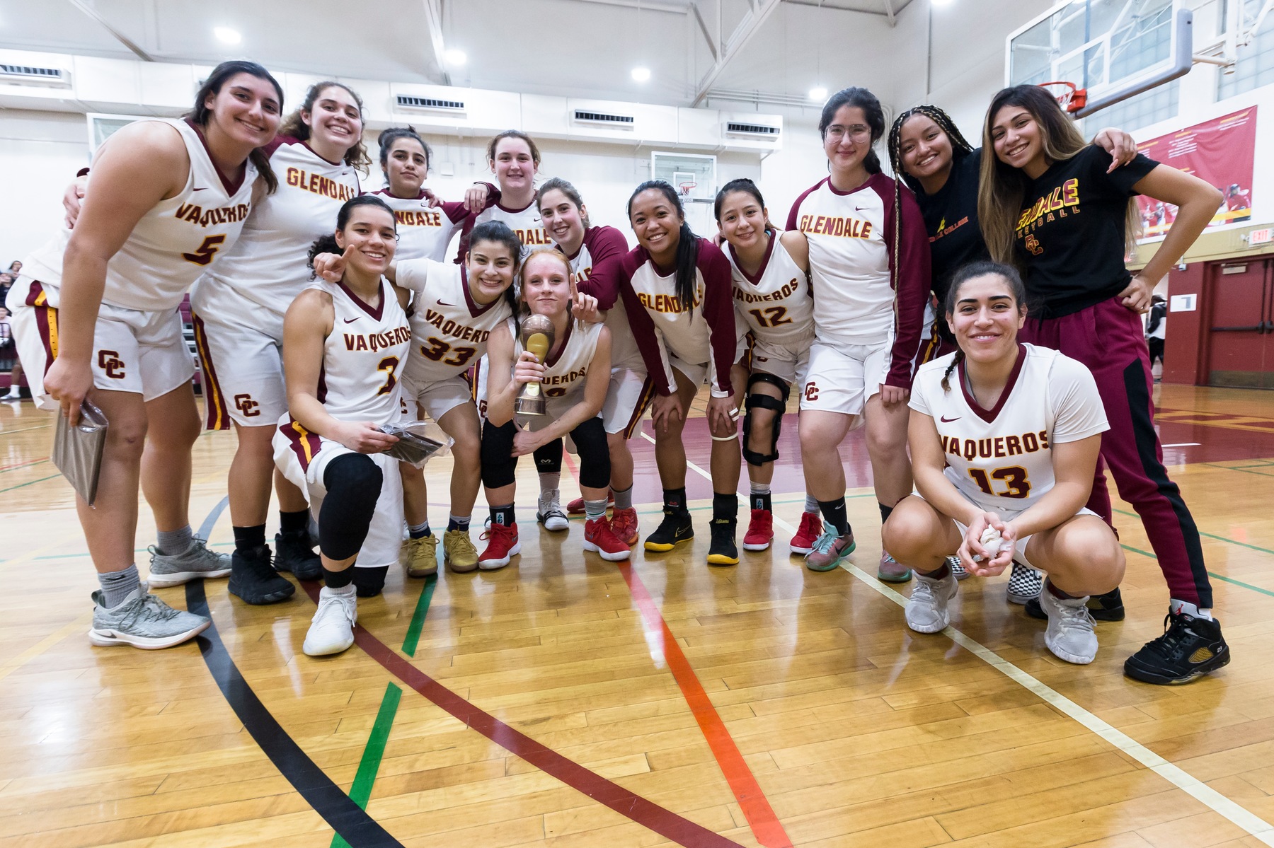 Glendale shocks Trade Tech with 75-68 win for Holiday Tournament Title