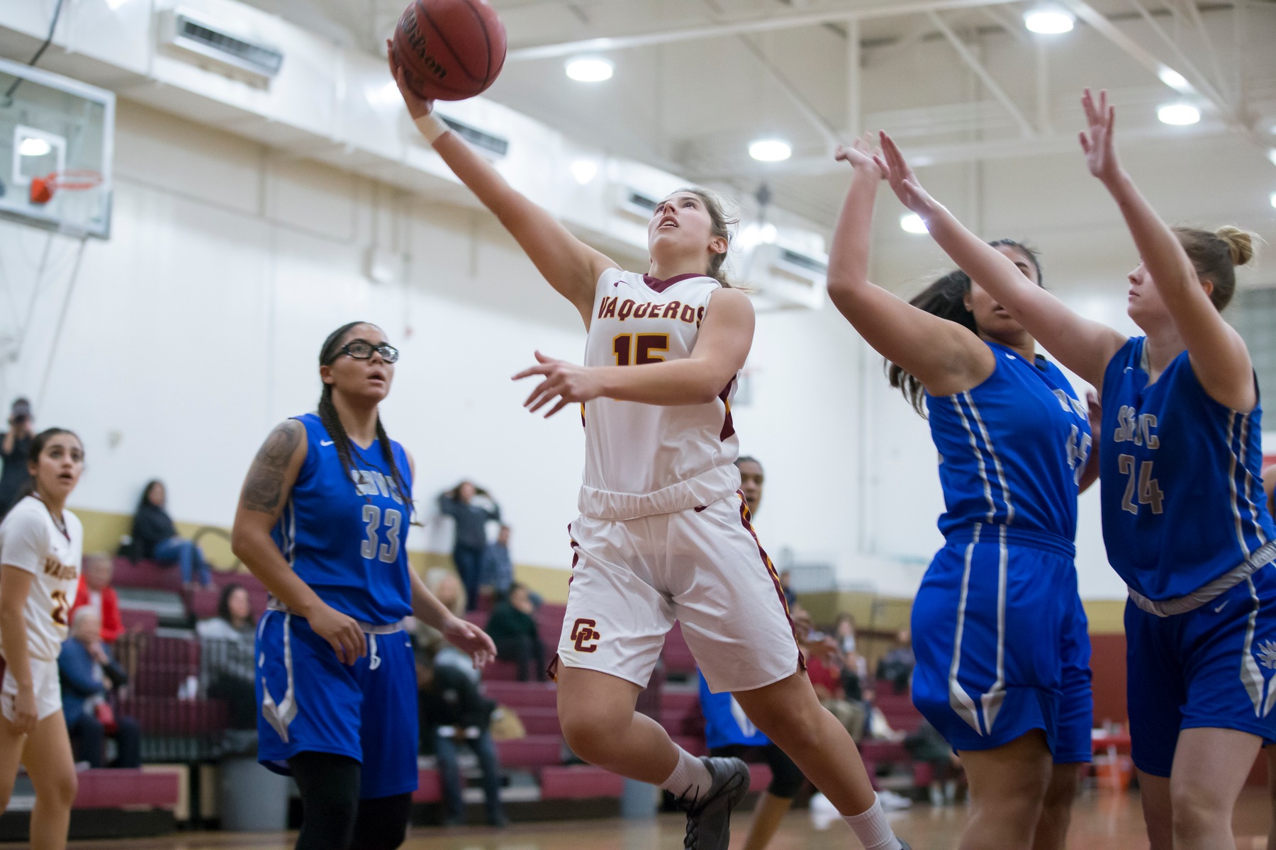 Women's Basketball Team wins sixth straight with 61-47 win over El Camino